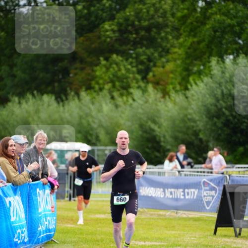 30.08.2026 - Elbe Triathlon Hamburg LAZAROV Photography http://msf.ph/oto/10054474 30.08.2026 10:55:35 Ziel 582, 660 meine-sportfotos.de