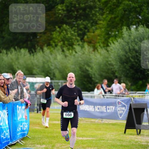30.08.2026 - Elbe Triathlon Hamburg LAZAROV Photography http://msf.ph/oto/10054477 30.08.2026 10:55:35 Ziel 582, 660 meine-sportfotos.de