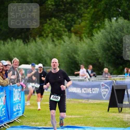 30.08.2026 - Elbe Triathlon Hamburg LAZAROV Photography http://msf.ph/oto/10054482 30.08.2026 10:55:35 Ziel 582, 660 meine-sportfotos.de