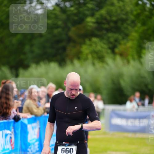 30.08.2026 - Elbe Triathlon Hamburg LAZAROV Photography http://msf.ph/oto/10054492 30.08.2026 10:55:38 Ziel 543, 582, 660 meine-sportfotos.de