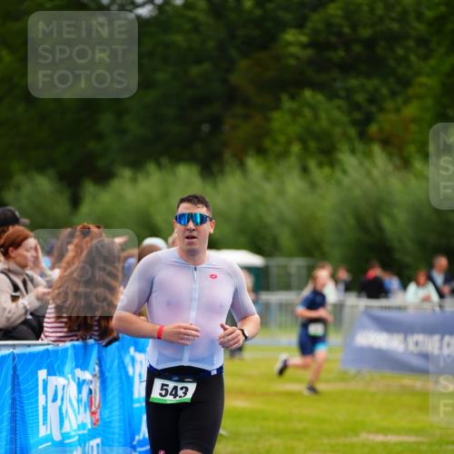 30.08.2026 - Elbe Triathlon Hamburg LAZAROV Photography http://msf.ph/oto/10054517 30.08.2026 10:55:45 Ziel 543 meine-sportfotos.de