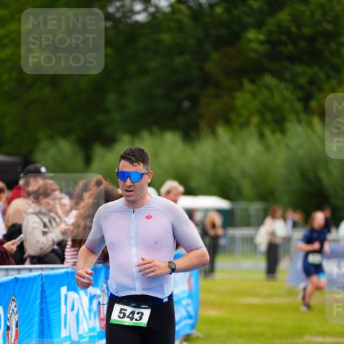 30.08.2026 - Elbe Triathlon Hamburg LAZAROV Photography http://msf.ph/oto/10054521 30.08.2026 10:55:45 Ziel 543 meine-sportfotos.de