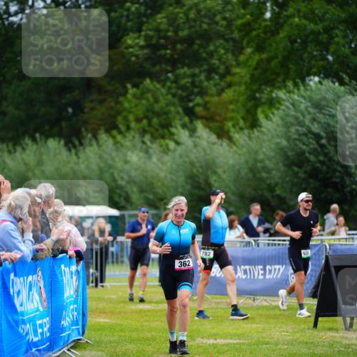 30.08.2026 - Elbe Triathlon Hamburg LAZAROV Photography http://msf.ph/oto/10054529 30.08.2026 10:56:11 Ziel 362 meine-sportfotos.de