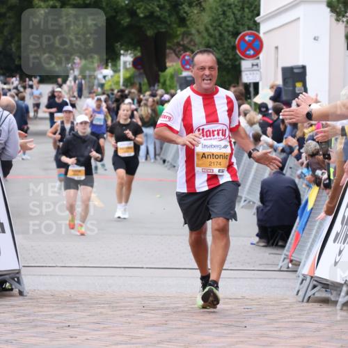 30.08.2026 - Blankeneser Heldenlauf Lena Gebhardt http://msf.ph/oto/10054543 30.08.2026 12:06:18 Ziel 2174, 2594, 4482 meine-sportfotos.de