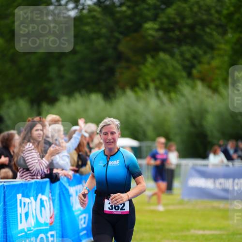 30.08.2026 - Elbe Triathlon Hamburg LAZAROV Photography http://msf.ph/oto/10054546 30.08.2026 10:56:14 Ziel 362 meine-sportfotos.de