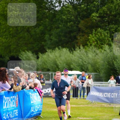 30.08.2026 - Elbe Triathlon Hamburg LAZAROV Photography http://msf.ph/oto/10054560 30.08.2026 10:56:43 Ziel 689, 1894 meine-sportfotos.de