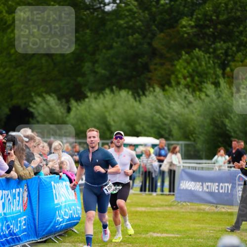 30.08.2026 - Elbe Triathlon Hamburg LAZAROV Photography http://msf.ph/oto/10054566 30.08.2026 10:56:43 Ziel 689, 1894 meine-sportfotos.de