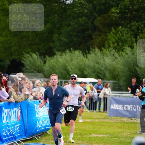 30.08.2026 - Elbe Triathlon Hamburg LAZAROV Photography http://msf.ph/oto/10054568 30.08.2026 10:56:43 Ziel 689, 1894 meine-sportfotos.de