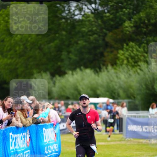 30.08.2026 - Elbe Triathlon Hamburg LAZAROV Photography http://msf.ph/oto/10054581 30.08.2026 10:56:54 Ziel 550, 668 meine-sportfotos.de