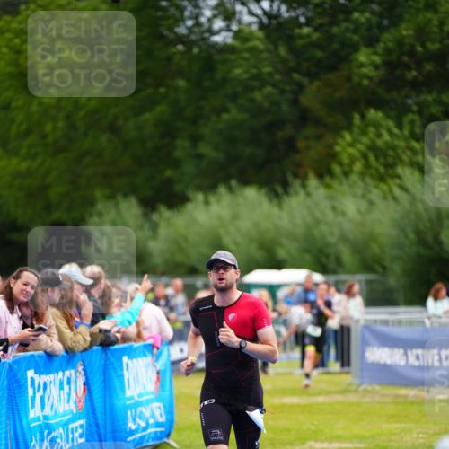 30.08.2026 - Elbe Triathlon Hamburg LAZAROV Photography http://msf.ph/oto/10054585 30.08.2026 10:56:55 Ziel 550, 668 meine-sportfotos.de