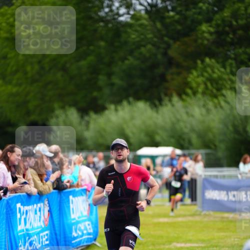30.08.2026 - Elbe Triathlon Hamburg LAZAROV Photography http://msf.ph/oto/10054587 30.08.2026 10:56:55 Ziel 550, 668 meine-sportfotos.de