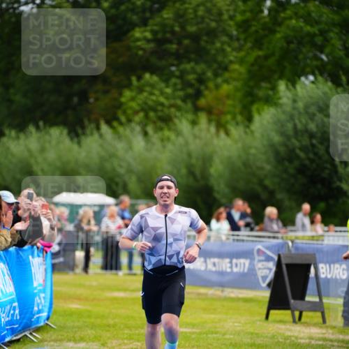 30.08.2026 - Elbe Triathlon Hamburg LAZAROV Photography http://msf.ph/oto/10054595 30.08.2026 10:57:04 Ziel 430 meine-sportfotos.de