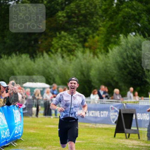 30.08.2026 - Elbe Triathlon Hamburg LAZAROV Photography http://msf.ph/oto/10054598 30.08.2026 10:57:04 Ziel 430 meine-sportfotos.de