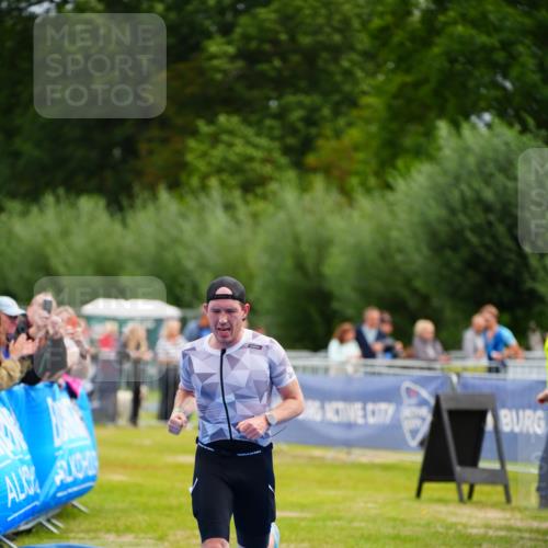 30.08.2026 - Elbe Triathlon Hamburg LAZAROV Photography http://msf.ph/oto/10054603 30.08.2026 10:57:05 Ziel 430 meine-sportfotos.de