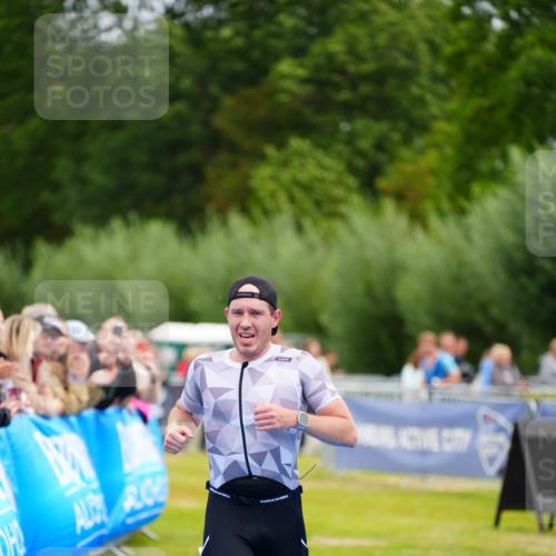 30.08.2026 - Elbe Triathlon Hamburg LAZAROV Photography http://msf.ph/oto/10054614 30.08.2026 10:57:05 Ziel 430 meine-sportfotos.de