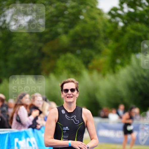30.08.2026 - Elbe Triathlon Hamburg LAZAROV Photography http://msf.ph/oto/10054625 30.08.2026 10:57:21 Ziel 386 meine-sportfotos.de