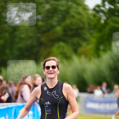 30.08.2026 - Elbe Triathlon Hamburg LAZAROV Photography http://msf.ph/oto/10054630 30.08.2026 10:57:21 Ziel 386 meine-sportfotos.de