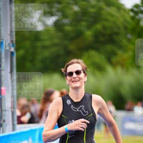 30.08.2026 - Elbe Triathlon Hamburg LAZAROV Photography http://msf.ph/oto/10054636 30.08.2026 10:57:22 Ziel 376, 386 meine-sportfotos.de