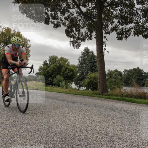 30.08.2026 - Elbe Triathlon Hamburg Michael Burmester http://msf.ph/oto/10054641 30.08.2026 11:08:59 Radfahren 1355 meine-sportfotos.de