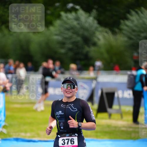 30.08.2026 - Elbe Triathlon Hamburg LAZAROV Photography http://msf.ph/oto/10054650 30.08.2026 10:57:31 Ziel 376 meine-sportfotos.de
