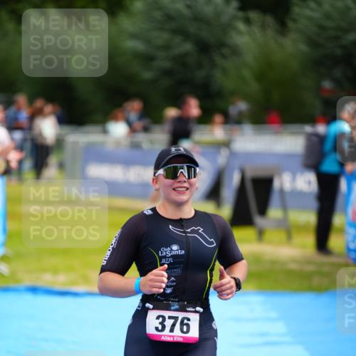 30.08.2026 - Elbe Triathlon Hamburg LAZAROV Photography http://msf.ph/oto/10054655 30.08.2026 10:57:31 Ziel 376 meine-sportfotos.de