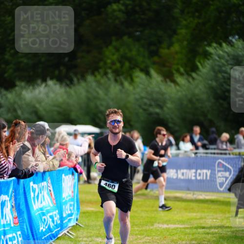 30.08.2026 - Elbe Triathlon Hamburg LAZAROV Photography http://msf.ph/oto/10054677 30.08.2026 10:57:44 Ziel 460 meine-sportfotos.de