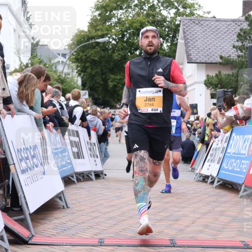 30.08.2026 - Blankeneser Heldenlauf Lena Gebhardt http://msf.ph/oto/10054728 30.08.2026 12:06:45 Ziel 2136, 2370, 2425, 2744, 4072 meine-sportfotos.de