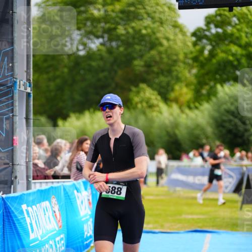 30.08.2026 - Elbe Triathlon Hamburg LAZAROV Photography http://msf.ph/oto/10054737 30.08.2026 10:58:46 Ziel 588 meine-sportfotos.de