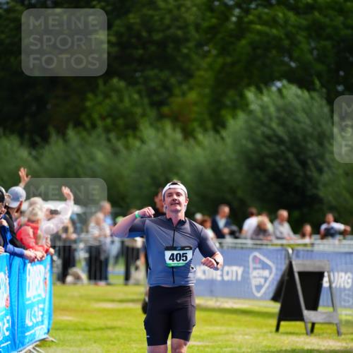 30.08.2026 - Elbe Triathlon Hamburg LAZAROV Photography http://msf.ph/oto/10054747 30.08.2026 10:59:15 Ziel 405, 418, 542 meine-sportfotos.de