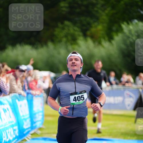 30.08.2026 - Elbe Triathlon Hamburg LAZAROV Photography http://msf.ph/oto/10054762 30.08.2026 10:59:16 Ziel 405, 418, 542 meine-sportfotos.de