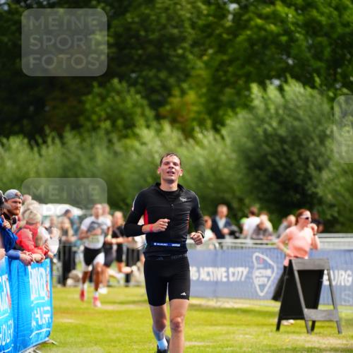 30.08.2026 - Elbe Triathlon Hamburg LAZAROV Photography http://msf.ph/oto/10054774 30.08.2026 10:59:17 Ziel 405, 418, 542 meine-sportfotos.de