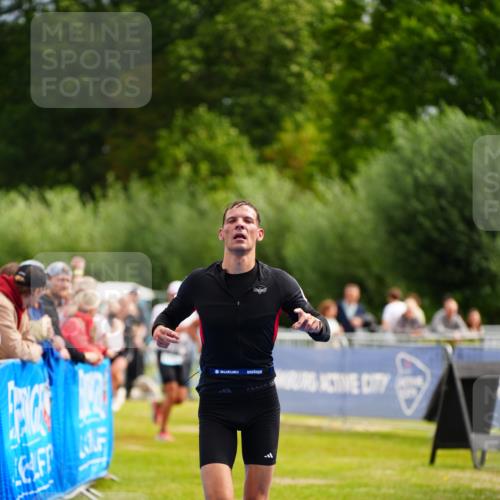 30.08.2026 - Elbe Triathlon Hamburg LAZAROV Photography http://msf.ph/oto/10054780 30.08.2026 10:59:18 Ziel 331, 405, 418, 542 meine-sportfotos.de