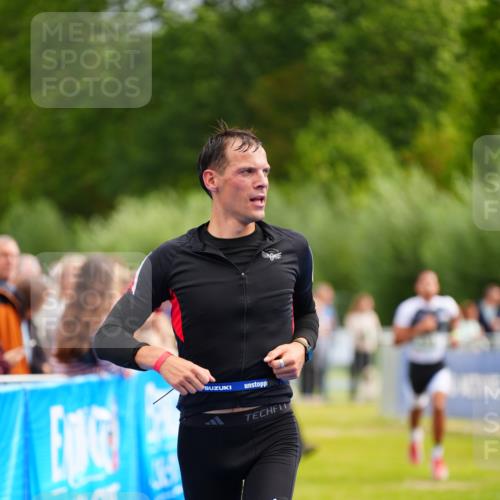 30.08.2026 - Elbe Triathlon Hamburg LAZAROV Photography http://msf.ph/oto/10054796 30.08.2026 10:59:19 Ziel 331, 405, 418, 542 meine-sportfotos.de