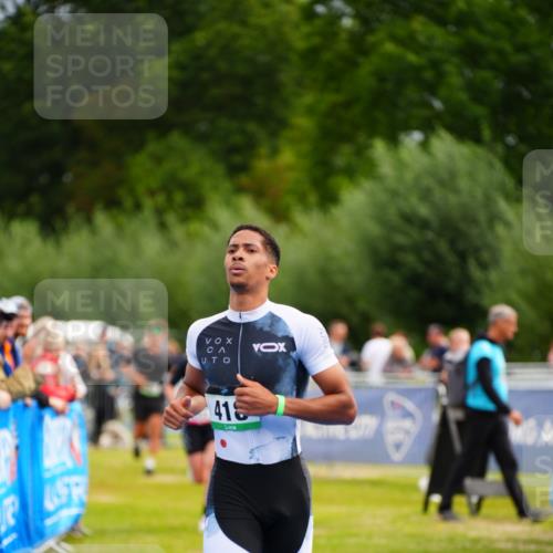 30.08.2026 - Elbe Triathlon Hamburg LAZAROV Photography http://msf.ph/oto/10054803 30.08.2026 10:59:23 Ziel 331, 418, 467 meine-sportfotos.de