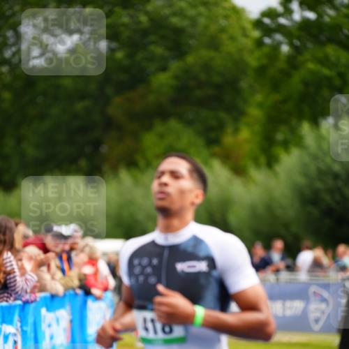 30.08.2026 - Elbe Triathlon Hamburg LAZAROV Photography http://msf.ph/oto/10054814 30.08.2026 10:59:24 Ziel 331, 418, 467 meine-sportfotos.de
