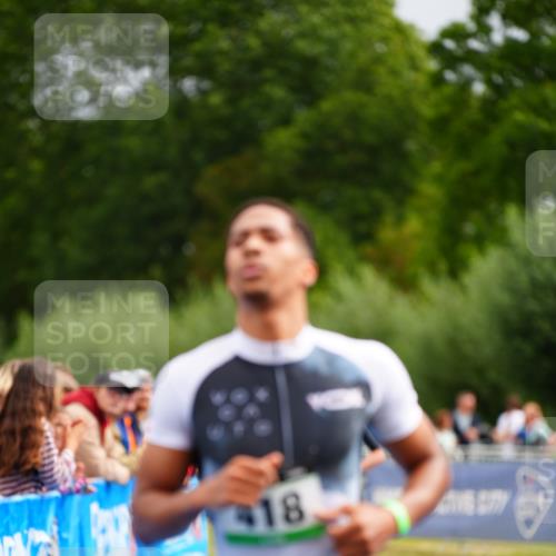 30.08.2026 - Elbe Triathlon Hamburg LAZAROV Photography http://msf.ph/oto/10054817 30.08.2026 10:59:24 Ziel 331, 418, 467 meine-sportfotos.de