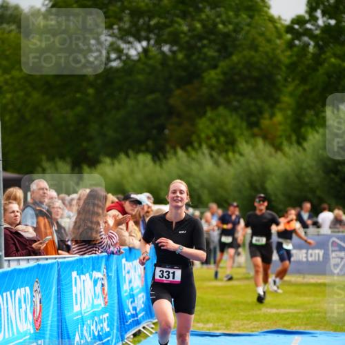30.08.2026 - Elbe Triathlon Hamburg LAZAROV Photography http://msf.ph/oto/10054821 30.08.2026 10:59:26 Ziel 331, 418, 467 meine-sportfotos.de