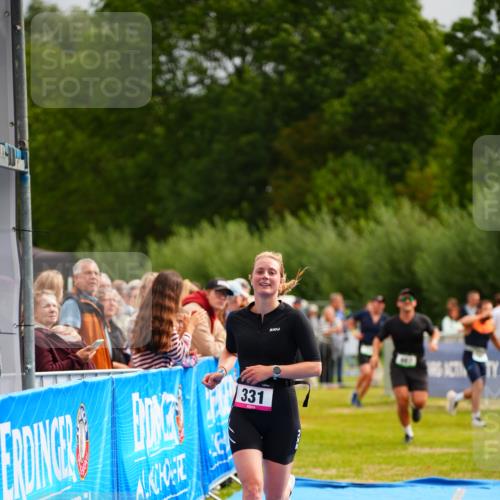 30.08.2026 - Elbe Triathlon Hamburg LAZAROV Photography http://msf.ph/oto/10054824 30.08.2026 10:59:26 Ziel 331, 418, 467 meine-sportfotos.de