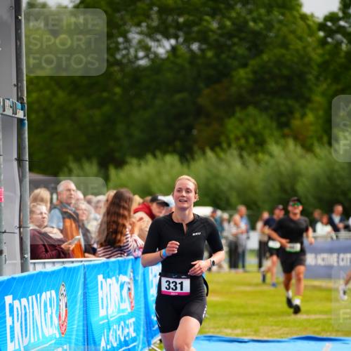 30.08.2026 - Elbe Triathlon Hamburg LAZAROV Photography http://msf.ph/oto/10054826 30.08.2026 10:59:26 Ziel 331, 418, 467 meine-sportfotos.de