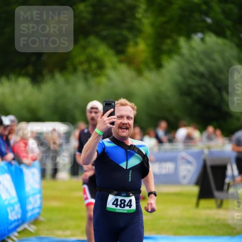30.08.2026 - Elbe Triathlon Hamburg LAZAROV Photography http://msf.ph/oto/10054886 30.08.2026 10:59:36 Ziel 462, 484 meine-sportfotos.de