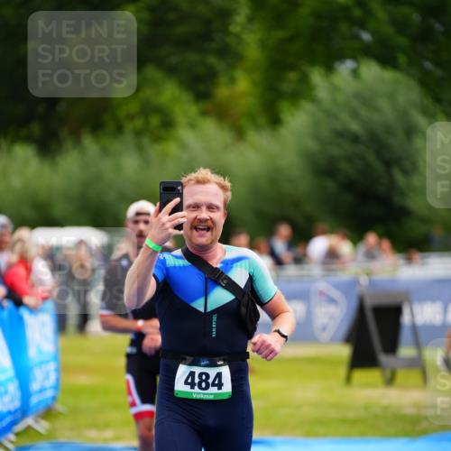30.08.2026 - Elbe Triathlon Hamburg LAZAROV Photography http://msf.ph/oto/10054888 30.08.2026 10:59:36 Ziel 462, 484 meine-sportfotos.de