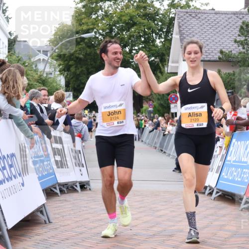 30.08.2026 - Blankeneser Heldenlauf Lena Gebhardt http://msf.ph/oto/10054889 30.08.2026 12:07:11 Ziel 2123, 2124 meine-sportfotos.de