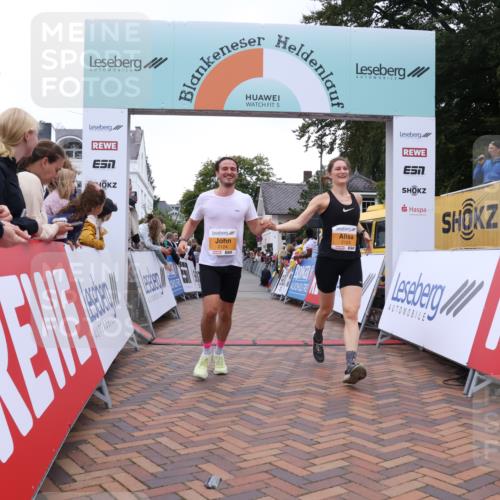 30.08.2026 - Blankeneser Heldenlauf Lena Gebhardt http://msf.ph/oto/10054896 30.08.2026 12:07:12 Ziel 2123, 2124 meine-sportfotos.de