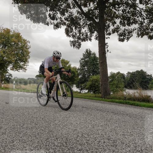 30.08.2026 - Elbe Triathlon Hamburg Michael Burmester http://msf.ph/oto/10054897 30.08.2026 11:17:13 Radfahren 888, 1415, 1421, 1574 meine-sportfotos.de