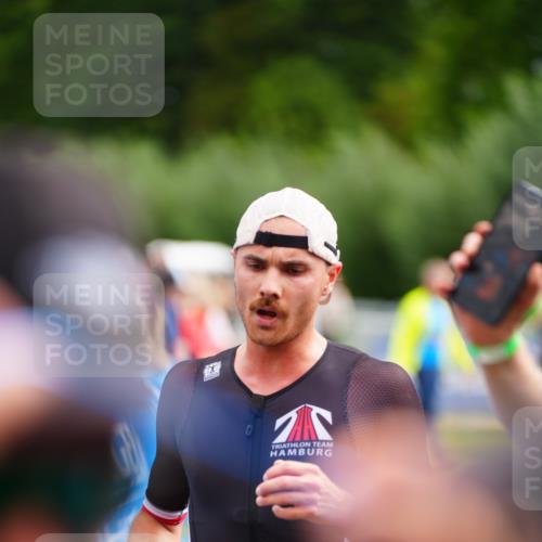 30.08.2026 - Elbe Triathlon Hamburg LAZAROV Photography http://msf.ph/oto/10054900 30.08.2026 10:59:38 Ziel 462, 484 meine-sportfotos.de