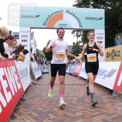 30.08.2026 - Blankeneser Heldenlauf Lena Gebhardt http://msf.ph/oto/10054902 30.08.2026 12:07:12 Ziel 2123, 2124 meine-sportfotos.de