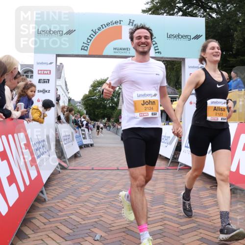 30.08.2026 - Blankeneser Heldenlauf Lena Gebhardt http://msf.ph/oto/10054909 30.08.2026 12:07:13 Ziel 2123, 2124 meine-sportfotos.de