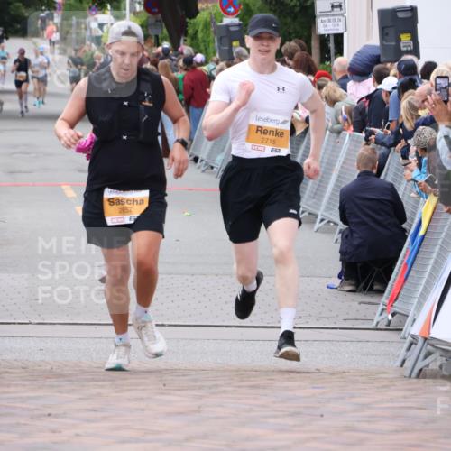 30.08.2026 - Blankeneser Heldenlauf Lena Gebhardt http://msf.ph/oto/10054915 30.08.2026 12:07:18 Ziel 2123, 2124, 2715, 2857 meine-sportfotos.de