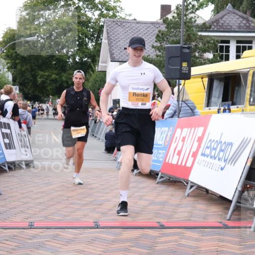 30.08.2026 - Blankeneser Heldenlauf Lena Gebhardt http://msf.ph/oto/10054928 30.08.2026 12:07:20 Ziel 2715, 2857, 2868 meine-sportfotos.de