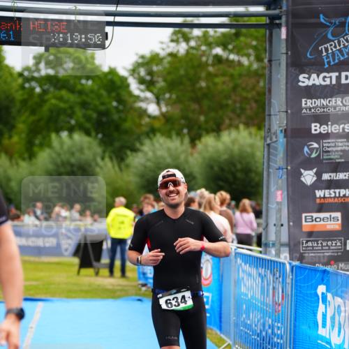 30.08.2026 - Elbe Triathlon Hamburg LAZAROV Photography http://msf.ph/oto/10054932 30.08.2026 10:59:53 Ziel 394, 634 meine-sportfotos.de